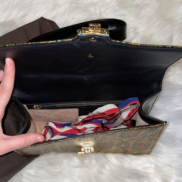 Gucci
Sylvie Brocade Small Shoulder Bag - Picture 10 of 12